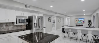 Incredible 7BR w/ Game Room Heated Pool & Jacuzzi!