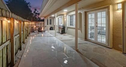Incredible 7BR w/ Game Room Heated Pool & Jacuzzi!