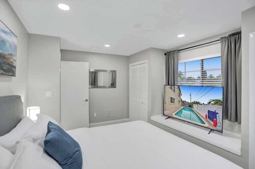Incredible 7BR | Game Room Heated Pool and Jacuzzi