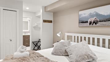 2 bedrooms, desk, WiFi, wheelchair access