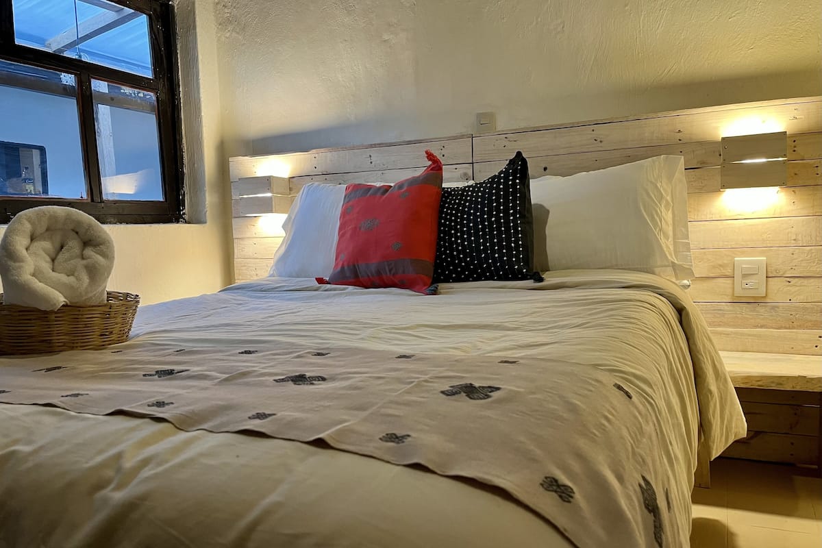 Chambre Double, 1 lit double (Habitacion doble num 1 bano compartid) | Décoration personnalisée, ameublement personnalisé