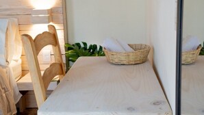 A wooden table with a woven basket containing napkins. - Casa Cheleb (San Cristóbal de las Casas)