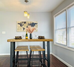 Dining - Modern 3BR 2BA Near EWR & NYC With Parking (Elizabeth)