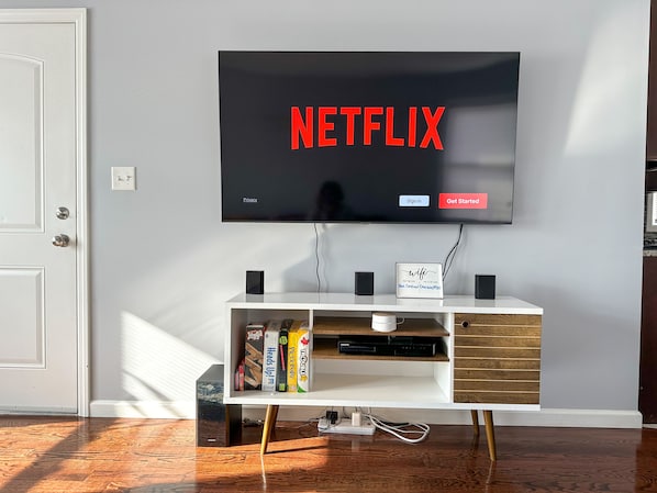 Interior - Modern 3BR 2BA Near EWR & NYC With Parking (Elizabeth)