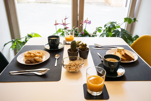 Free daily buffet breakfast