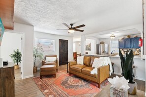 Smart TV - Adobe Casa 5min from Downtown SF (Santa Fe)