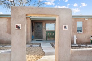 Exterior detail - Adobe Casa 5min from Downtown SF (Santa Fe)