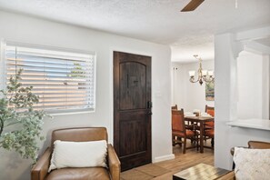 Interior - Adobe Casa 5min from Downtown SF (Santa Fe)