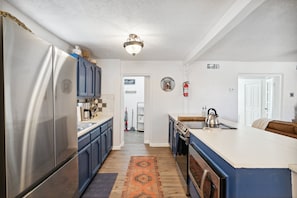 Fridge, microwave, oven, stovetop - Adobe Casa 5min from Downtown SF (Santa Fe)
