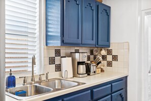 Fridge, microwave, oven, stovetop - Adobe Casa 5min from Downtown SF (Santa Fe)