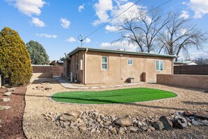 Property grounds - Adobe Casa 5min from Downtown SF (Santa Fe)