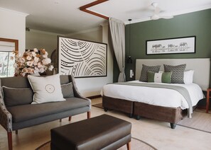 Signature Room | Premium bedding, in-room safe, desk, laptop workspace - Insika Lodge (Victoria Falls)