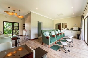 Couples treatment rooms, sauna, body treatments, deep-tissue massages - Insika Lodge (Victoria Falls)