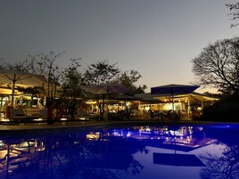 室外游泳池
