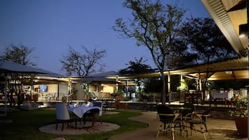 Tempat makan outdoor
