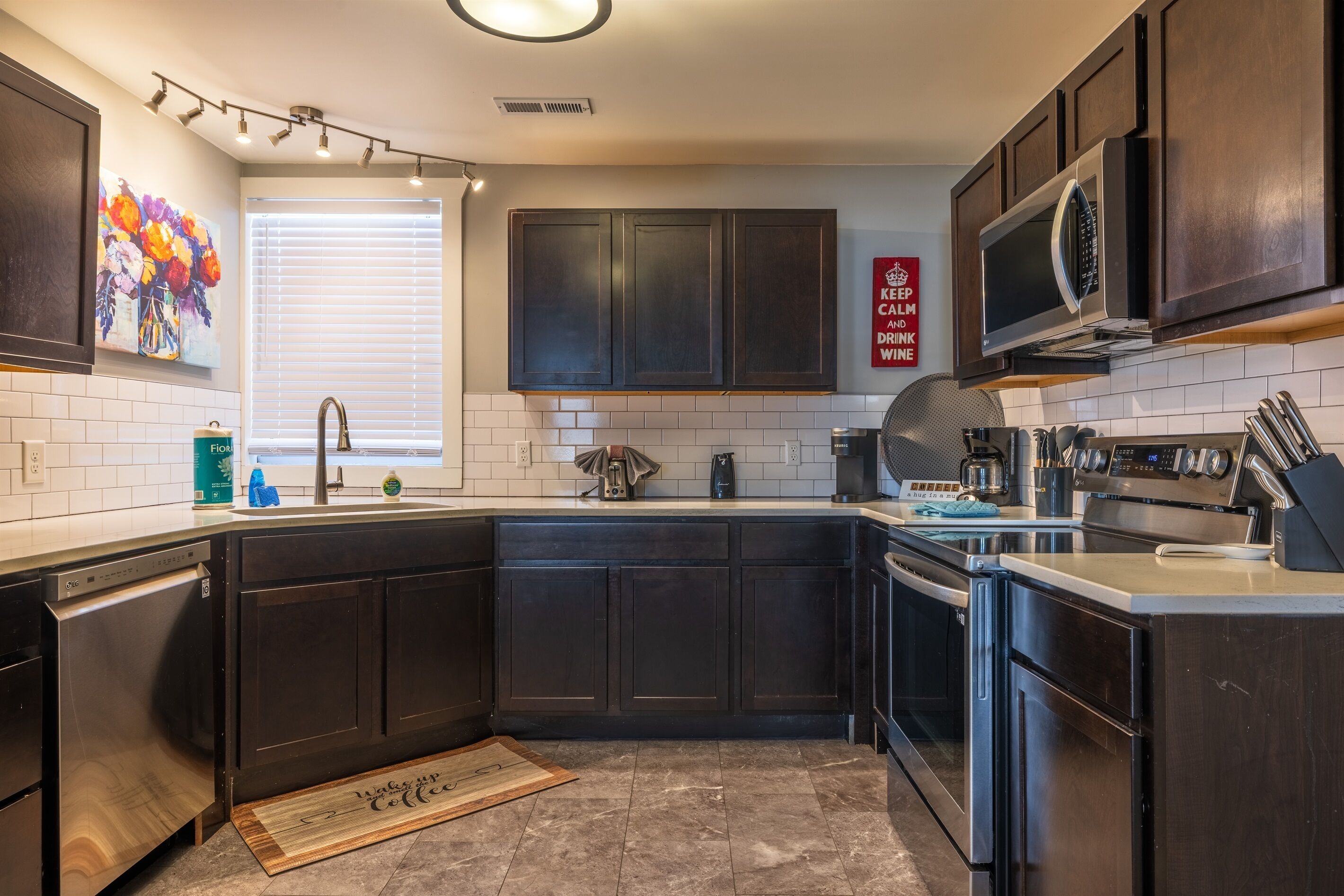 冰箱、微波炉、烤箱、炉灶