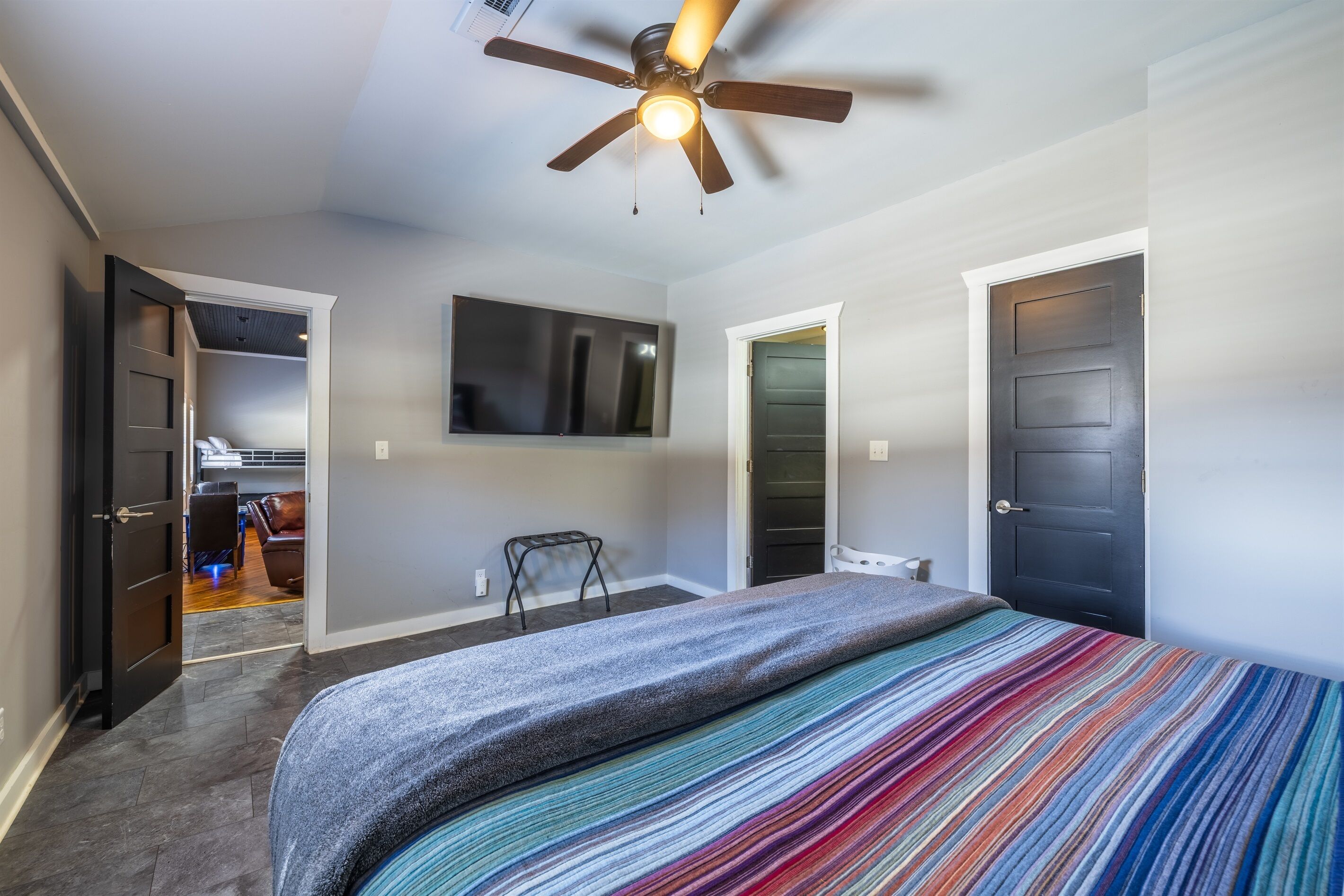 2 多间卧室、免费 WiFi、床单、轮椅无障碍