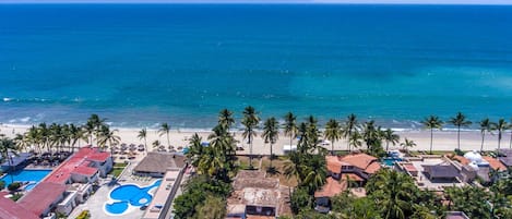 Beach nearby, sun-loungers, beach towels