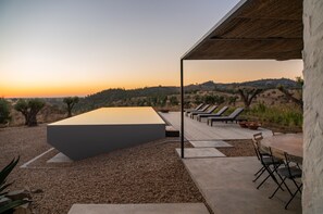 Outdoor dining - Exclusive six-suite villa at the heart of Comporta and Melides area (Grândola)