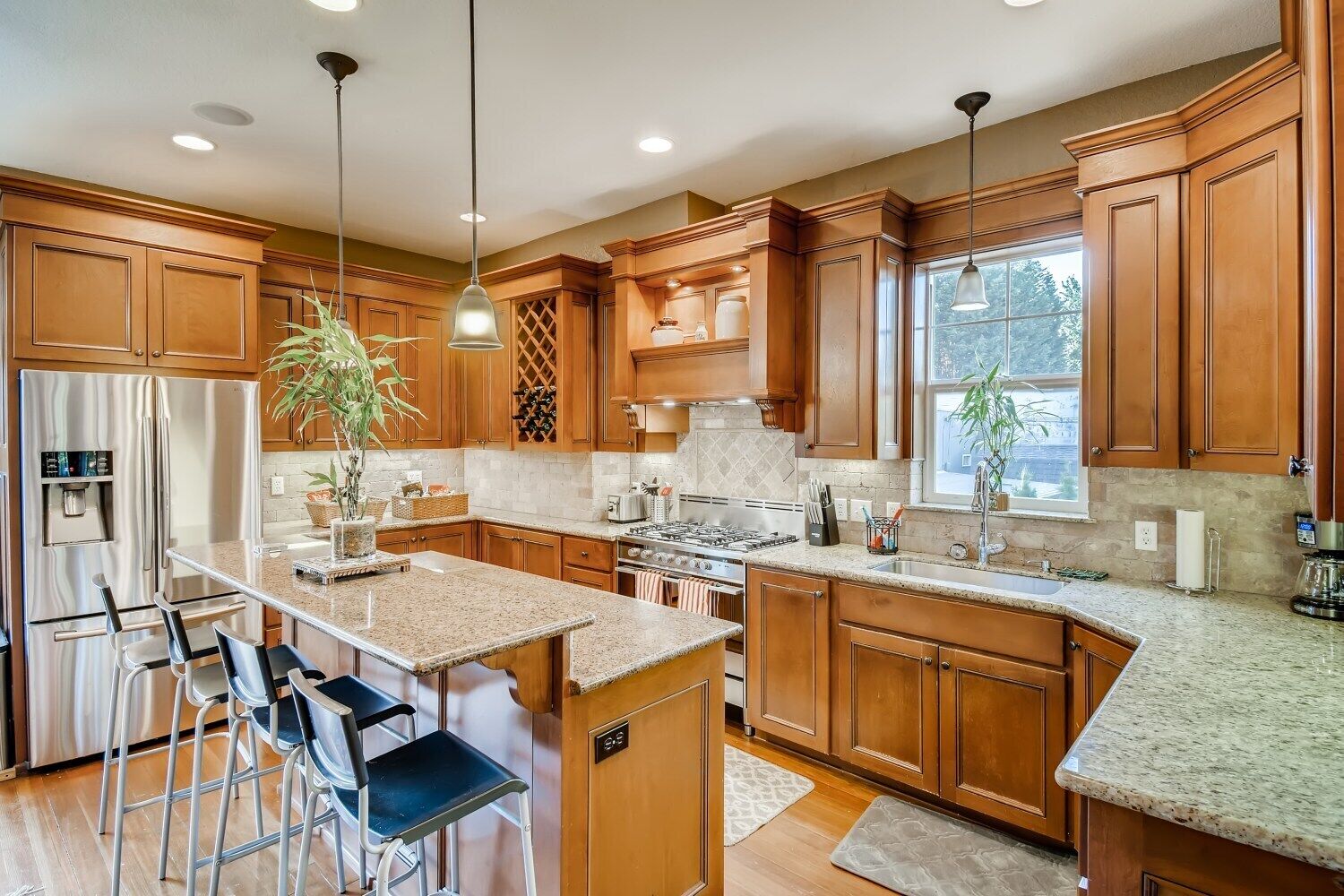 Frigorífic, microones, forn i placa de cuina 