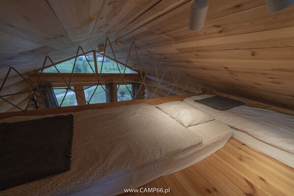 5 bedrooms, desk, iron/ironing board, free WiFi