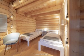 5 bedrooms, desk, iron/ironing board, free WiFi