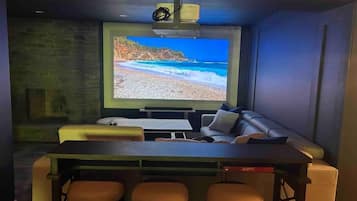 TV, peis og stereoanlegg