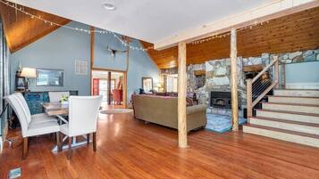 TV, fireplace, stereo