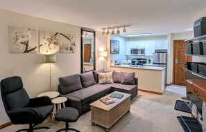 Smart TV, fireplace - Aspens "Family Friendly" Ski In/Out Condo
 *new service options for this season! (Whistler)