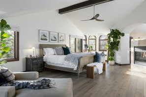 5 chambres, bureau, fer et planche à repasser, lit parapluie