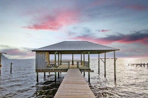 Charming Bayfront Getaway - Private Pier