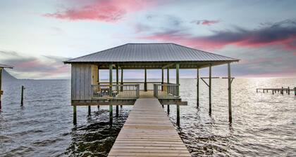 Charming Bayfront Getaway - Private Pier