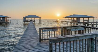 Charming Bayfront Getaway - Private Pier