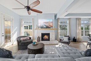 Televisión y chimenea 