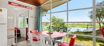 One of a Kind Vintage Lakefront Getaway on Lake Dunlap--W/D, fire pit, 4 tvs