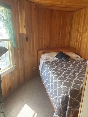 2 bedrooms, WiFi, bed sheets - Bucktail Lodge Riverview Cabin on Barker Lake in Winter, Wisconsin (Winter)
