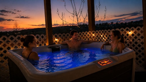 Luxury 5BR 4BA with Heated Pool, Pet Yes EV Charge