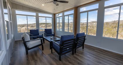 Luxury 5BR 4BA w/Pool, Pet-Friendly, EV Charger, 11 Beds, Welcome dinner