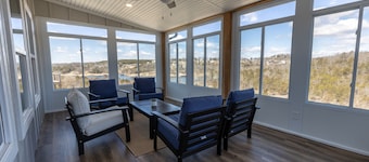 Luxury 5BR 4BA w/Pool, Pet-Friendly, EV Charger, 11 Beds, Welcome dinner