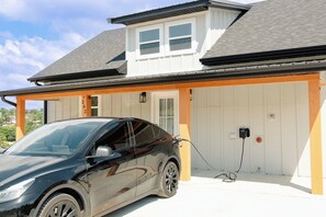 Property grounds - Luxury 5BR 4BA w/ Heated Pool, Hot tub, Wheelchair, Pet-Friendly, EV Charger (Branson)