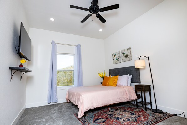 7 bedrooms, desk, free WiFi, bed sheets