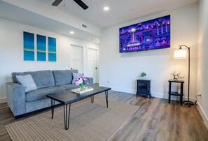 Smart TV y chimenea