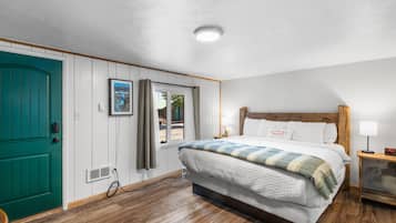 1 habitación, tabla de planchar con plancha, cuna de viaje y wifi