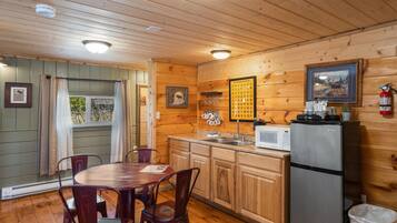 Refrigerador, microondas y cafetera y tetera