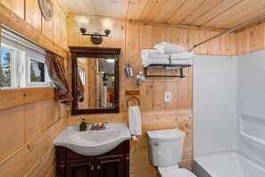 Combined shower/tub, hair dryer, towels