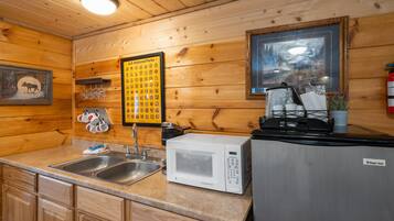 Frigorífico, microondas y cafetera o tetera