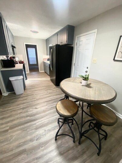 Sweet Home Alabama 4BR 2BA oasis w/pool WI-FI Free Parking