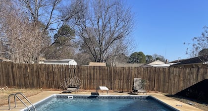 Sweet Home Alabama 4BR 2BA oasis w/pool WI-FI Free Parking