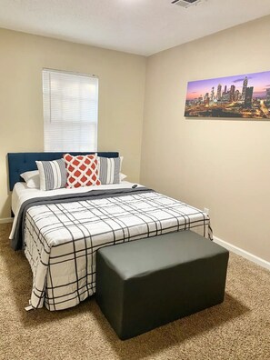 4 habitaciones, escritorio, tabla de planchar con plancha y wifi gratis 