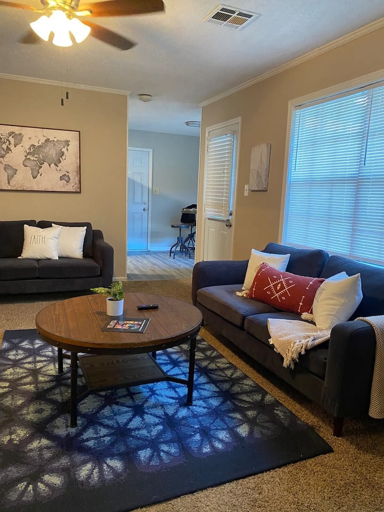 Sweet Home Alabama 4BR 2BA oasis w/pool WIFI Free Parking Montgomery